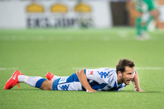 IFK Göteborgs Tobias Hysén ligger på marken