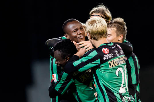 Varbergs Nsima Peter jublar