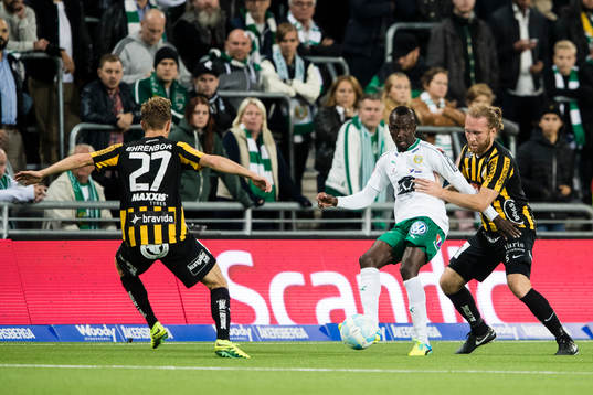 Häckens Joel Andersson och Emil Wahlström i kamp om