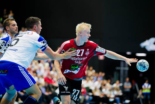 s Kim Andersson och IFK Ystads Johan Nilsson