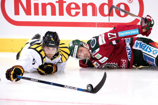 Brynäs Lukas Kilström och Frölundas Sebastian Stålberg