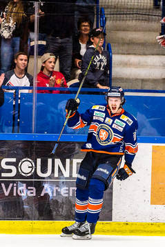 Växjös Dennis Everberg jublar