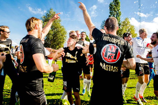 Hittarps spelare jublar