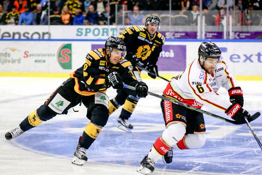 Skellefteås +sk10+och Luleås Craig Schira
