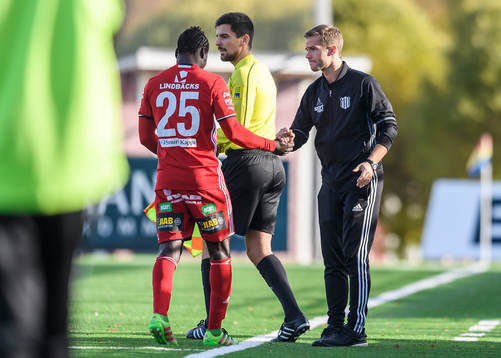 s Tetteh Komey blir utbytt