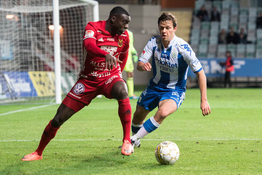 Östersunds Ken Sema och IFK Göteborgs Mads Albaek