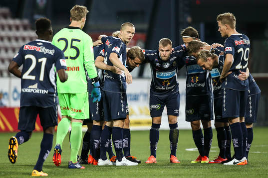 Gefles spelare samlas