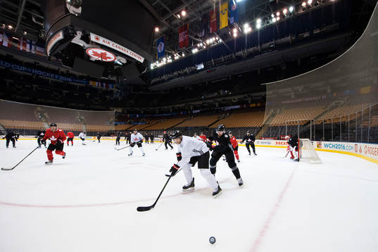 Kanadas ishockeylandslag tränar i Air Canada Centre