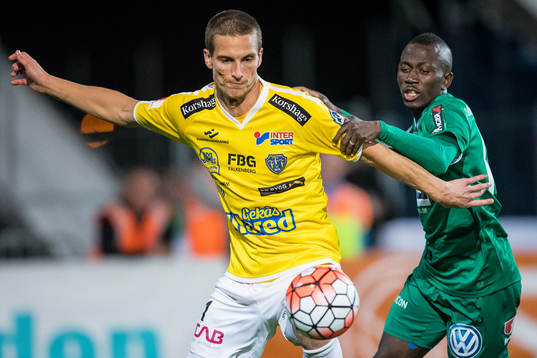 Falkenbergs Thomas Juel-Nielsen och Hammarbys Pa Amat Dibba