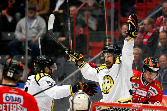 Brynäs Johan Alcén jublar