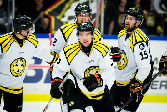 Brynäs Ponthus Westerholm gör 3-5 och jublar