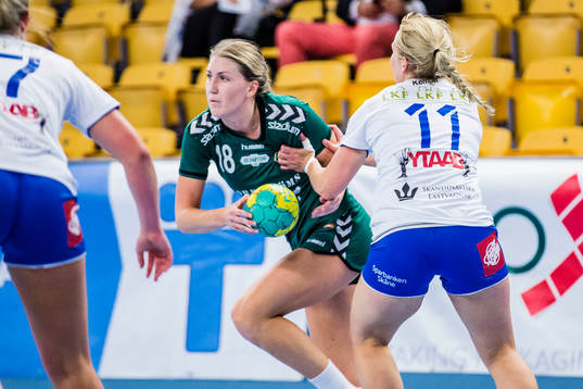 Helsingborgs Jessica Strand med bollen