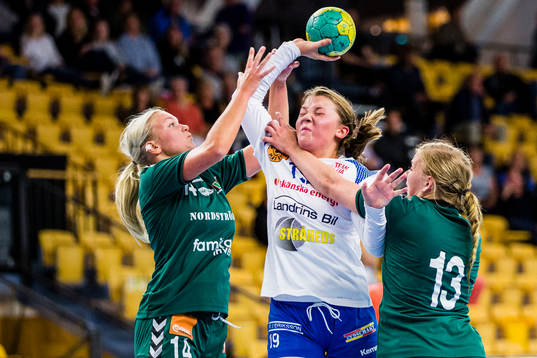 Helsingborgs Ellen Persson (v) och Emilia Blomberg (h)