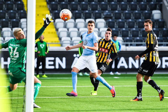 Malmö FFs Alexander Jeremejeff för 2-3 bakom Häckens