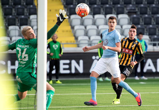 Malmö FFs Alexander Jeremejeff gör 2-3 bakom Häckens