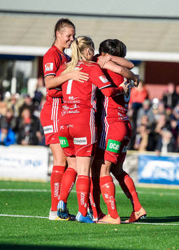 Piteås Felicia Karlsson (v) jublar