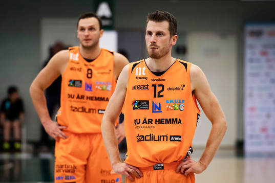 Norrköpings Mikael Lindquist och Dejan Jeftic deppar