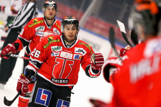 Örebros Greg Squires jublar