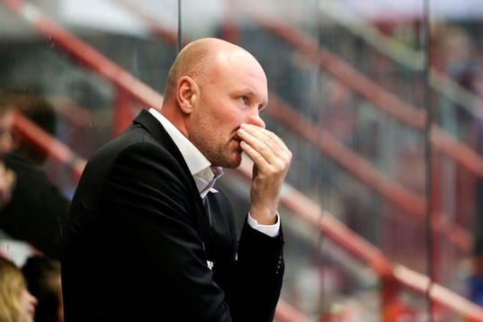 Malmö Redhawks tränare Peter Andersson deppar