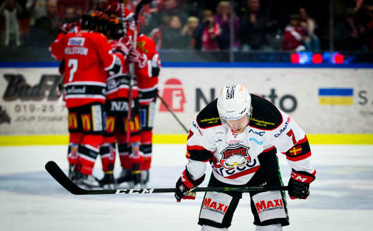 Örebros Anders Eriksson gör 4-1 och jublar och i