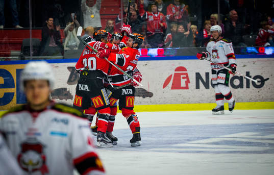 Örebros Anders Eriksson gör 4-1 och jublar
