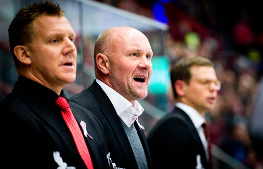 Malmö Redhawks tränare Peter Andersson deppar