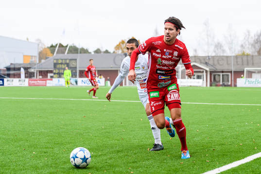 s Martin Oscarsson med bollen