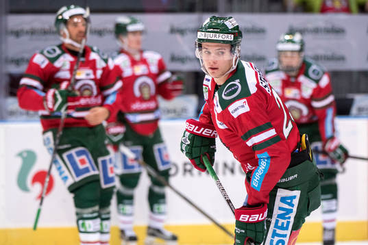 Frölundas Victor Olofsson värmer upp innan