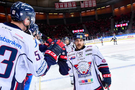 Linköpings Garret Roe jublar