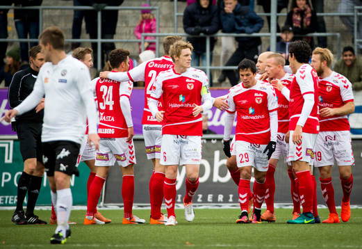 Kalmars Tobias Eriksson gör 0-1 och jublar