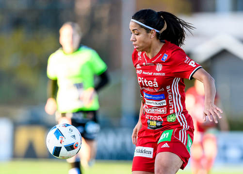 Piteås Tempest-Marie Norlin med bollen