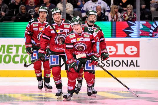 Frölundas Carl Grundström jublar