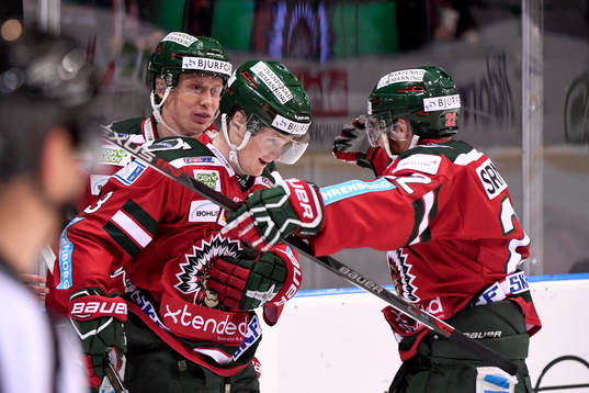 Frölundas Carl Grundström jublar