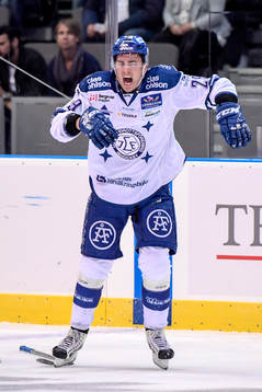 Leksands Tobias Forsberg grinar illa