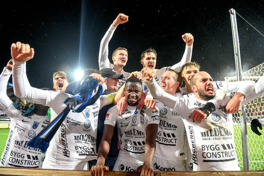 Bläddra bland fler bilder av Fotboll, Superettan, Halmstad - Sirius
