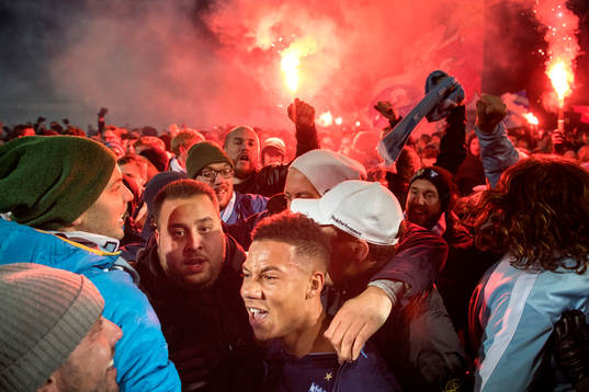 Malmö FFs Tobias Sana jublar med supportrarna
