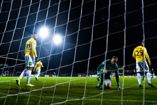 Falkenbergs målvakt Alexander Lundin deppar