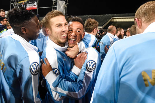 Malmö FFs Anton Tinnerholm och Tobias Sana jublar