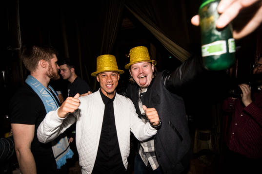 Malmö FFs Tobias Sana firar med laget och supportrar på