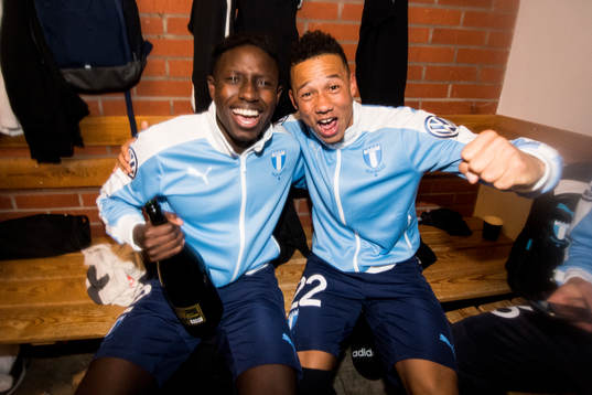 Malmö FFs Pa Konate och Tobias Sana jublar i