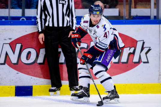 Linköpings Broc Little med pucken