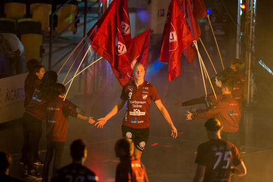 Lugis Erik Karlsson gör entré