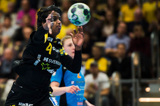 Sävehofs Loui Sand skjuter