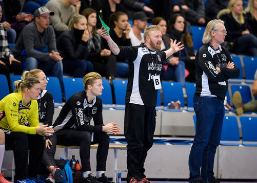 Bodens assisterande tränare Kenneth Kekke Harlin reagerar