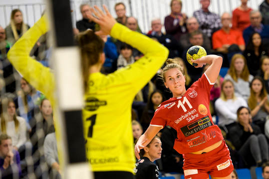 H65 Höörs Jonna Linnell laddar för skott