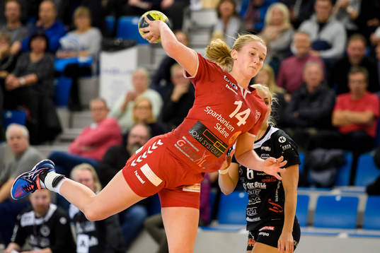 H65 Höörs Emma Lindqvist laddar för skott
