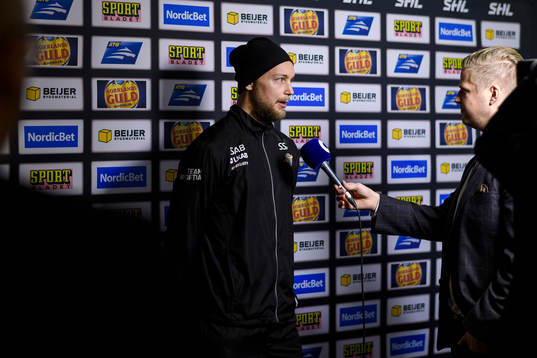 Luleås Johan Harju blir intervjuad av C More