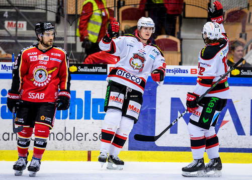 Malmö Redhawks Fredrik Händemark (v) jublar