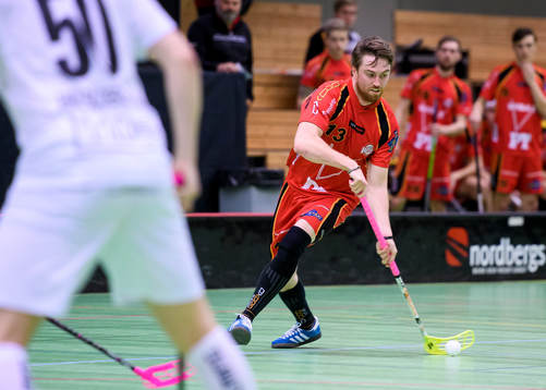 Wibaxs Elia Nyström med bollen