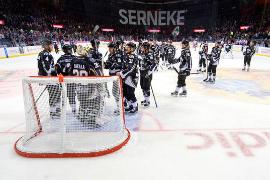 Frölundas spelare jublar
